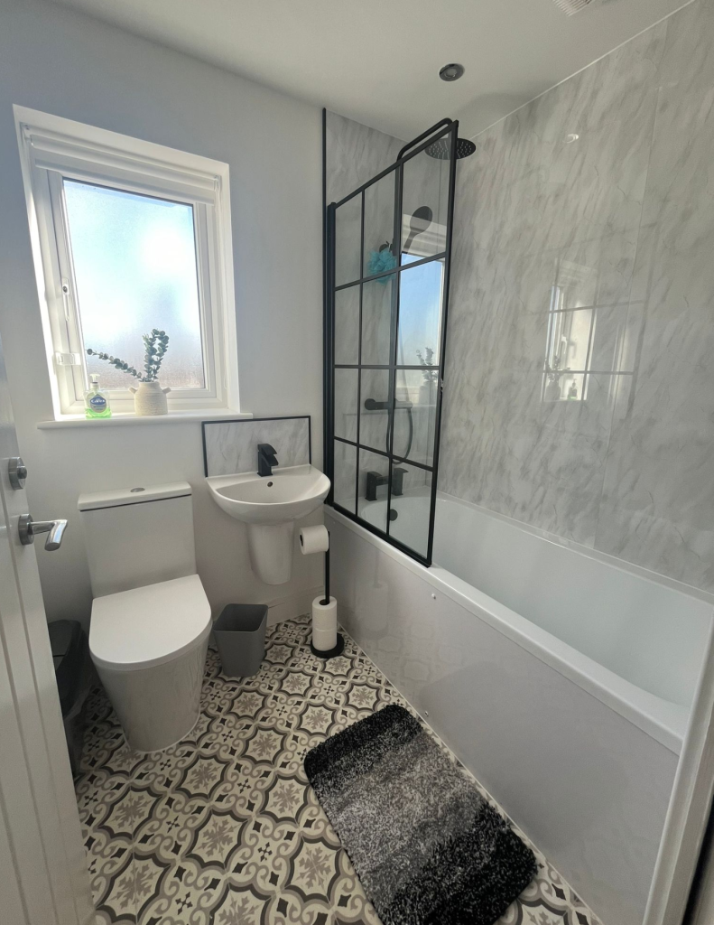 Jupiter house bathroom